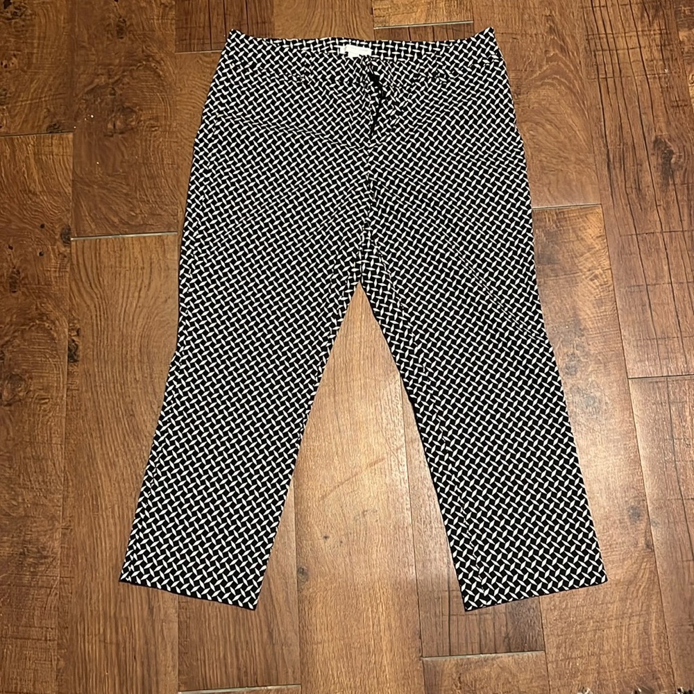 New York and Company black and white Capris - size 10